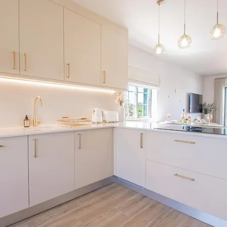 Casa Francesca, Renovated Townhouse Walking Distan